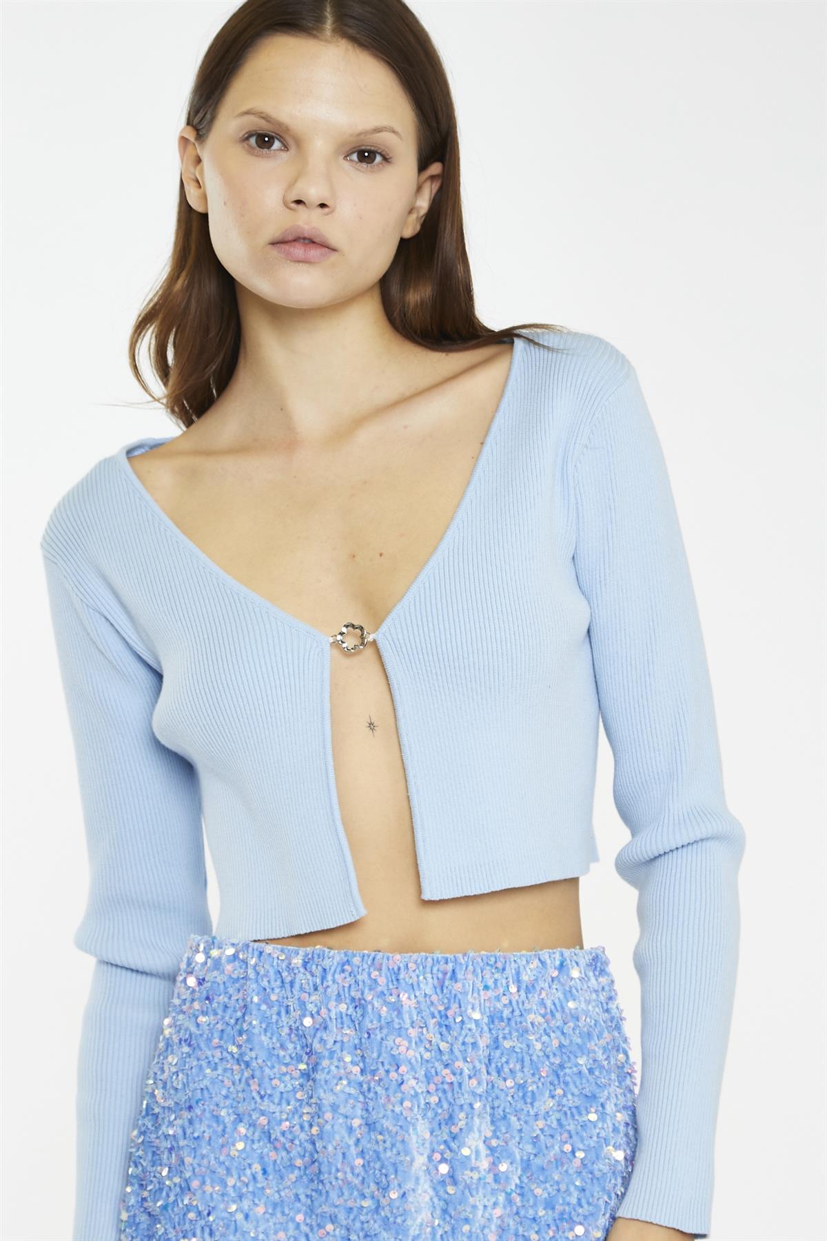 Pale-Blue Flower Buckle Knitted-Top