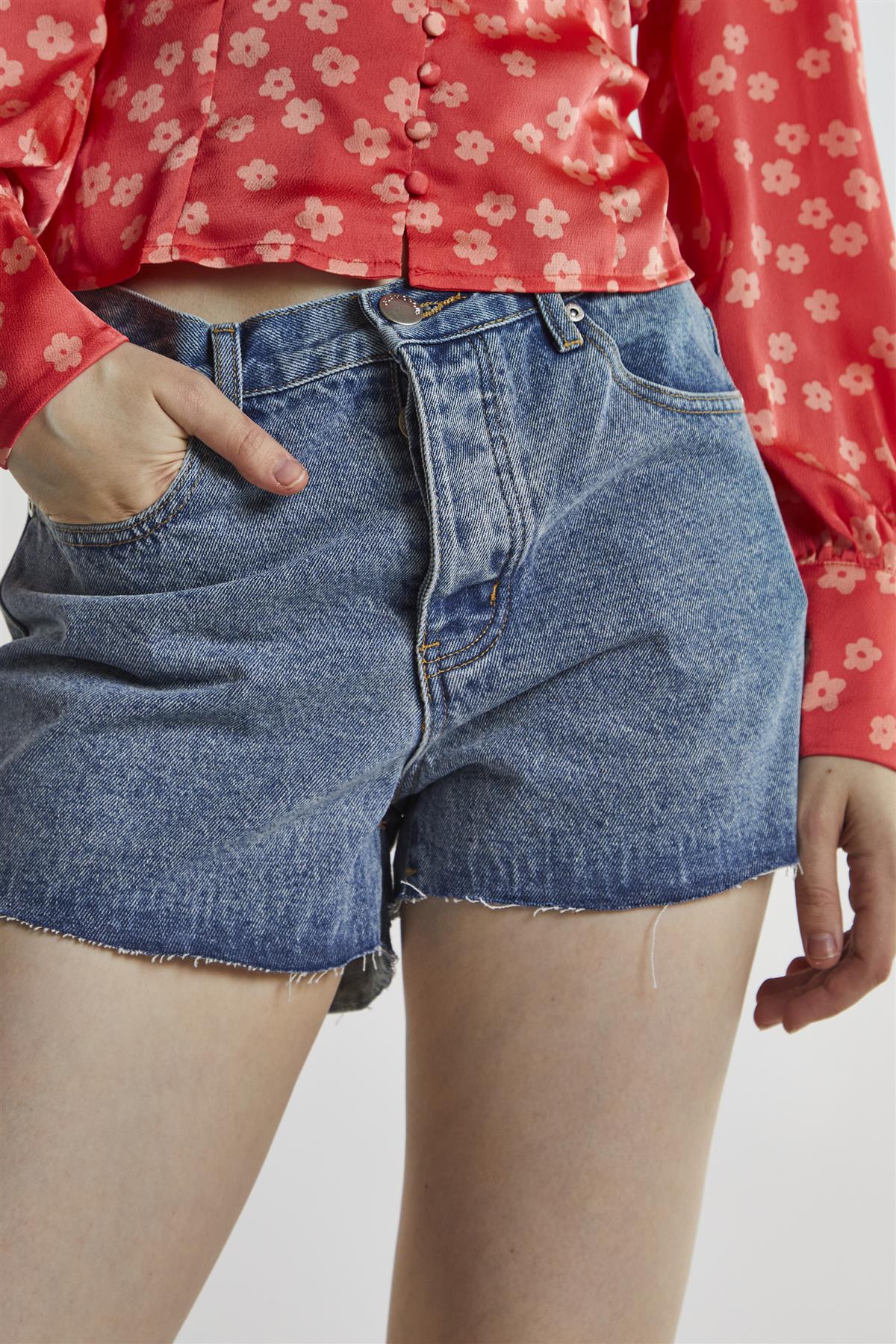 Mid-Stonewash Cut-Off Frayed Shorts